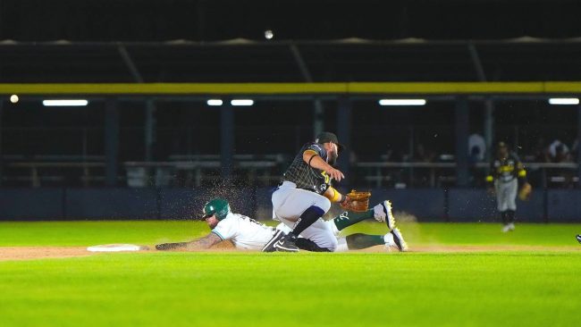 Bravos de León vs. Leones de Yucatán, 2o juego del año, 2o de la serie, 8×1, serie empatada, del 130424 en León