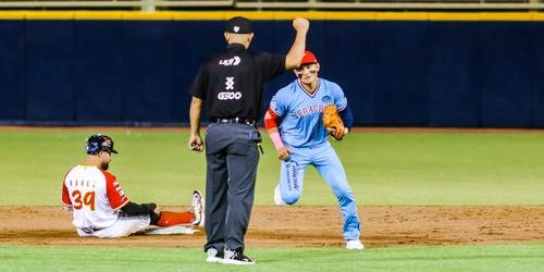 Guerreros de Oaxaca vs. Águila de Veracruz, juego 1 de 2024, juego inaugural para ambos, 4×3, del 120424 en Oaxaca, estreno de Juan José Pacho en el timón del Águila