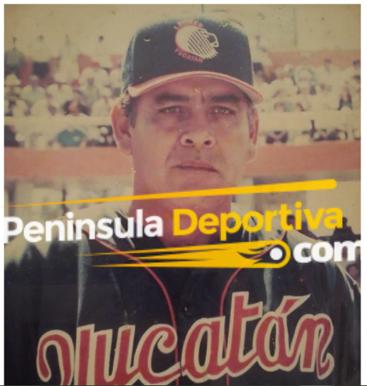 Javier Escopeta Martínez foto de frente con uniforme de los Leones con marca de agua