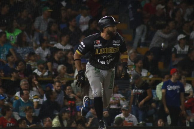 Leones de Yucatán vs. Bravos de León, 1er juego de la campaña para ambos, juego inaugural, 7×1, del 120424 en León, José Peraza