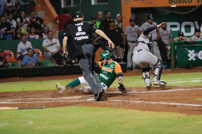 Leones de Yucatán vs. Tigres de Quintana Roo, juego 12 para ambos, 3o de la serie, serie para los Leones, 2×1, del 250424 en Kanasín, Wálter Ibarra