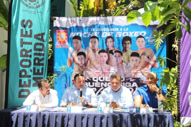 Santiago Pérez Arjona con Jesús Aguilar Aguilar, presentación función de boxeo encabezada por Pablo Rojo Peraza, del 160424 en Mérida, para el 200424 en Valladolid