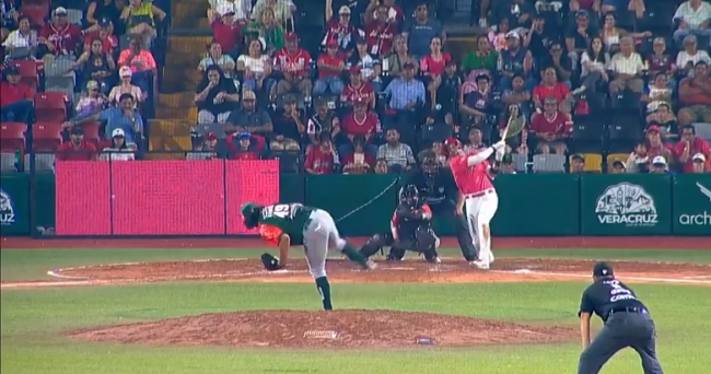 Águila de Veracruz vs. Leones de Yucatán, juego 20, 2o de la serie, serie empatada, 2×1, 10 del 050524 en Veracruz, Alex Liddi, jonrón del triunfo en la 9a, con Jesús Cruz