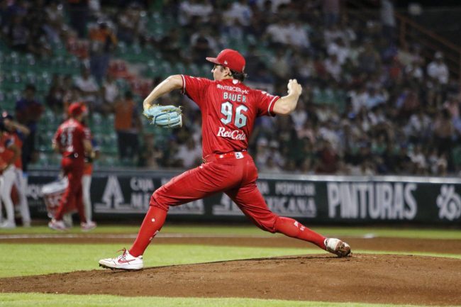 Diablos Rojos del México vs. Leones de Yucatán, juego 25, 1o de la serie, 11×2, del 100524 en Kanasín, Trevor Bauer, abridor y ganador, se puso 4-0