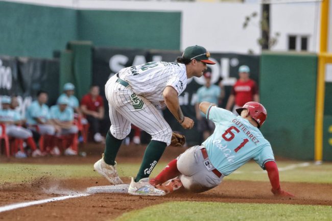 Diablos Rojos del México vs. Leones de Yucatán, juego 27, 3o de la serie, limpia de los Diablos, 11×8, del 120524 en Kanasín, Josh Fuentes y Moisés Gutiérrez