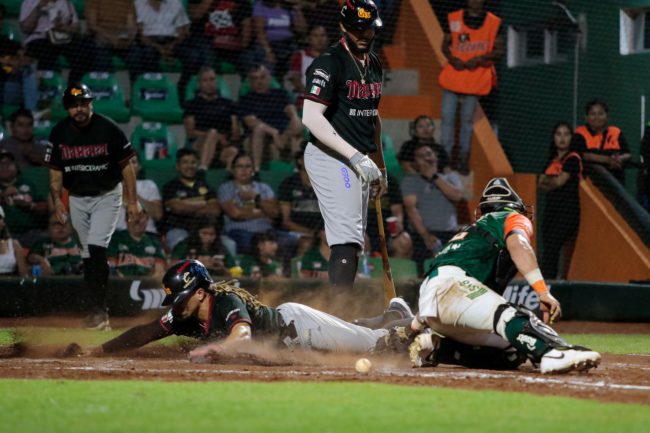 Guerreros de Oaxaca vs. Leones de Yucatán, juego 17, 2o de la serie, serie para los Guerreros, 9×0, 6 del 010524 en Kanasín, Sebastián Valle