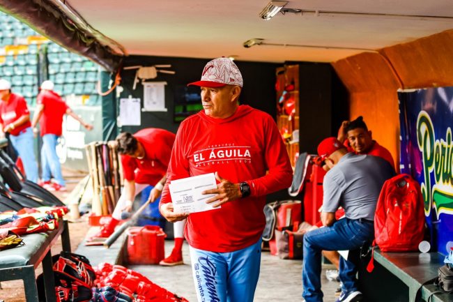 Juan José Pacho con uniforme de el Águila de Veracruz