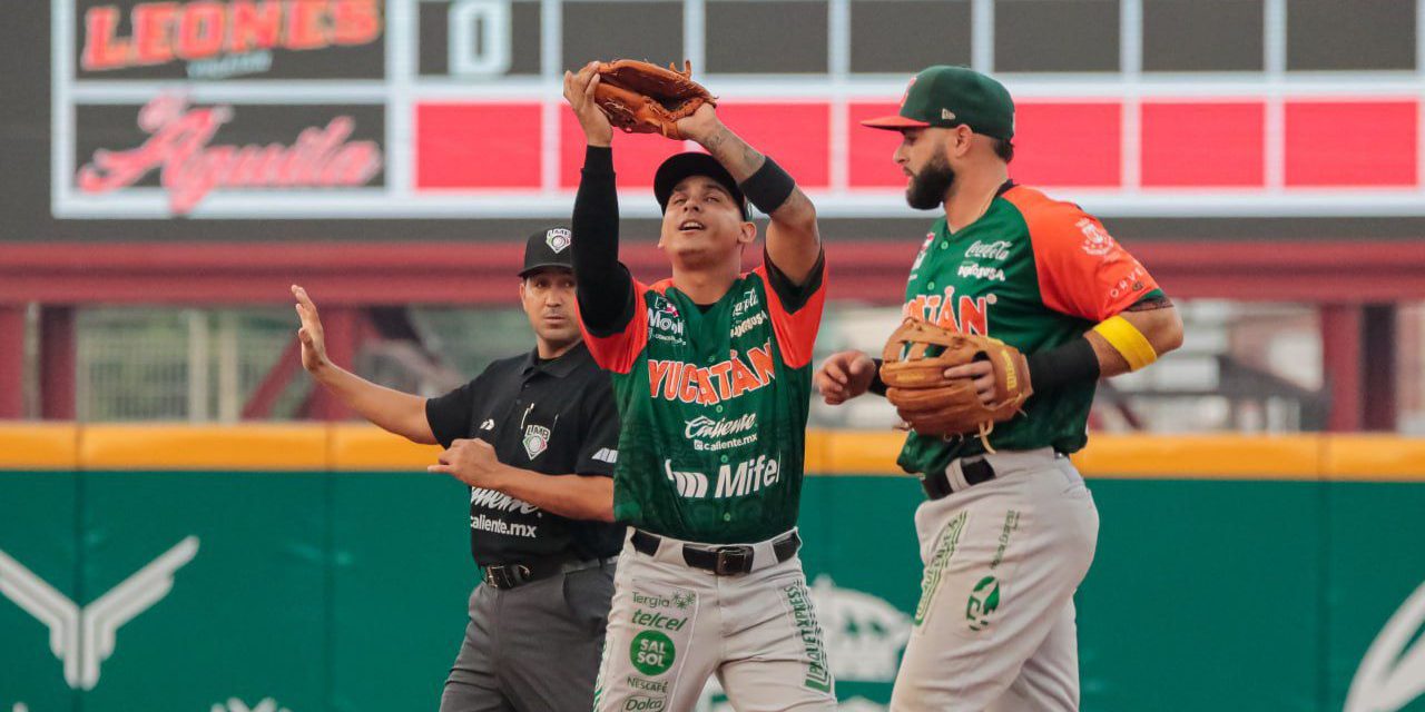 Leones de Yucatán vs. Águila de Veracruz, juego 19, 1o de la serie, 4×3, 2 del 040524 en Veracruz, Rubén Tejada con José Peraza y umpire Conrrado Valenzuela Conrado Valenzuela