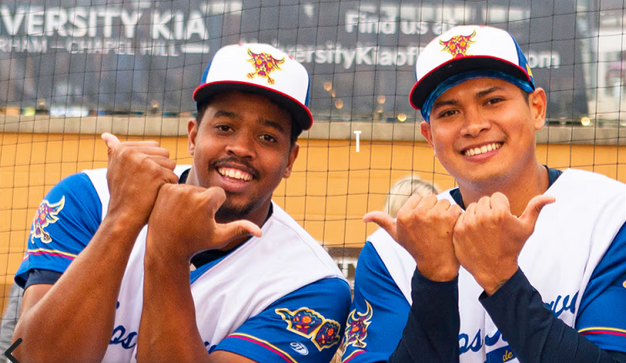 Manuel Bolón Rodríguez con uniforme de los Toros de Durham