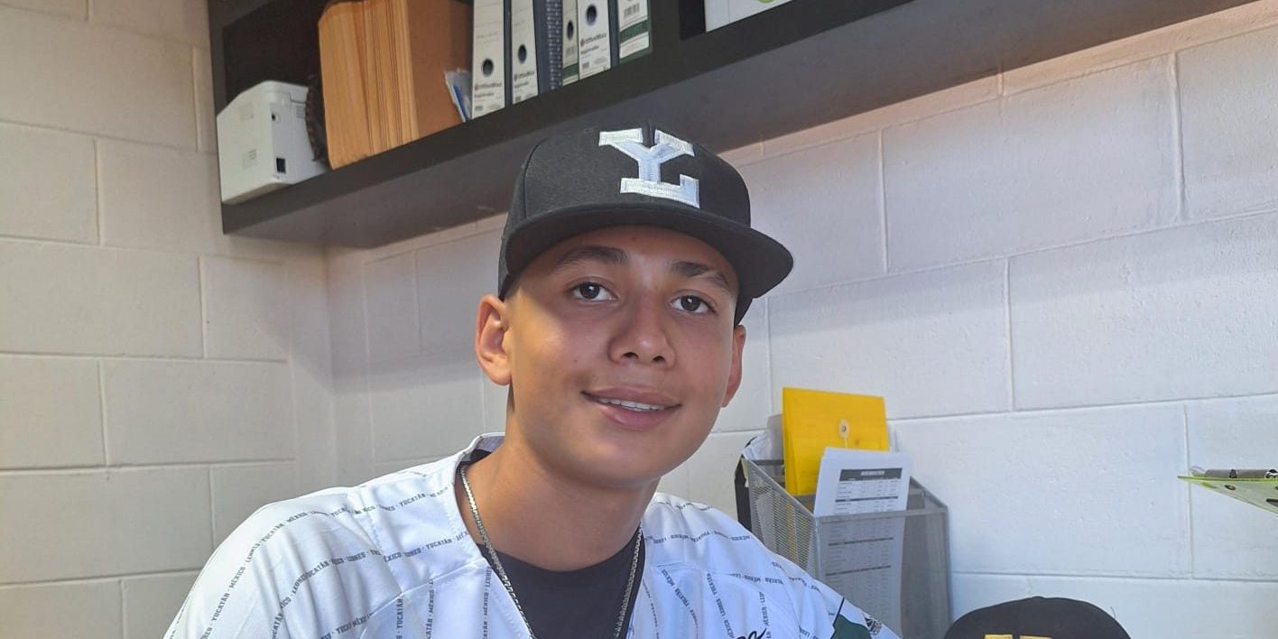 Michel Cervantes, firmado por los Leones de Yucatán, del 200524 en Mazatlán, pítcher