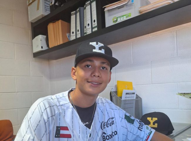 Michel Cervantes, firmado por los Leones de Yucatán, del 200524 en Mazatlán, pítcher