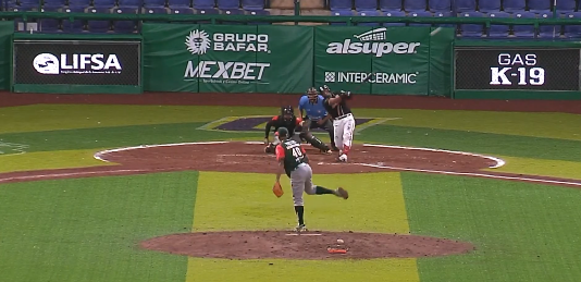 Dorados de Chihuahua vs. Leones de Yucatán, juego 47, 2o de la serie, serie empatada 6×5 en 11 innings, del 080624 en Chihuahua, Carlos Martínez, jonrón 3a a Odrisamer Despaigne