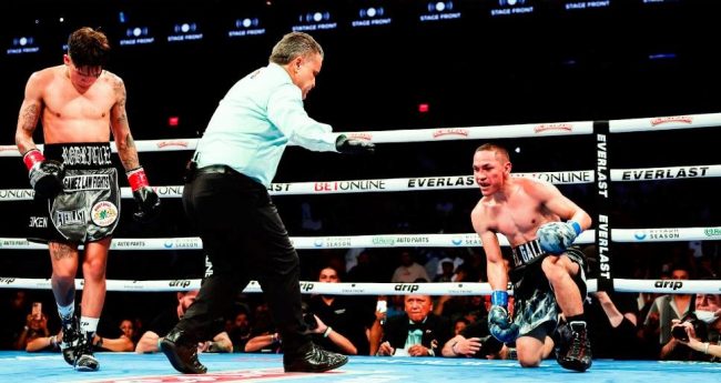 Jesse Bam Bam Rodríguez vs. Juan Francisco Gallo Estrada gko 7 recapturó el campeonato mundial súpermosca del CMB, 1 del 290624 en Phoenix, con réferi Chris Flores