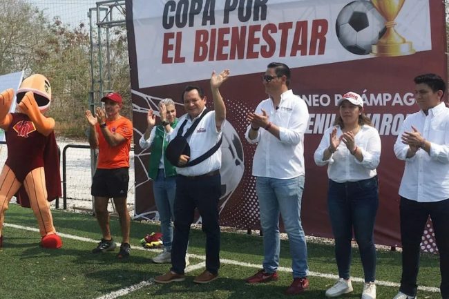 Joaquín Díaz Mena con Moisés Muñoz, del 270324 en inauguración de la Copa por el Bienestar, del 270324