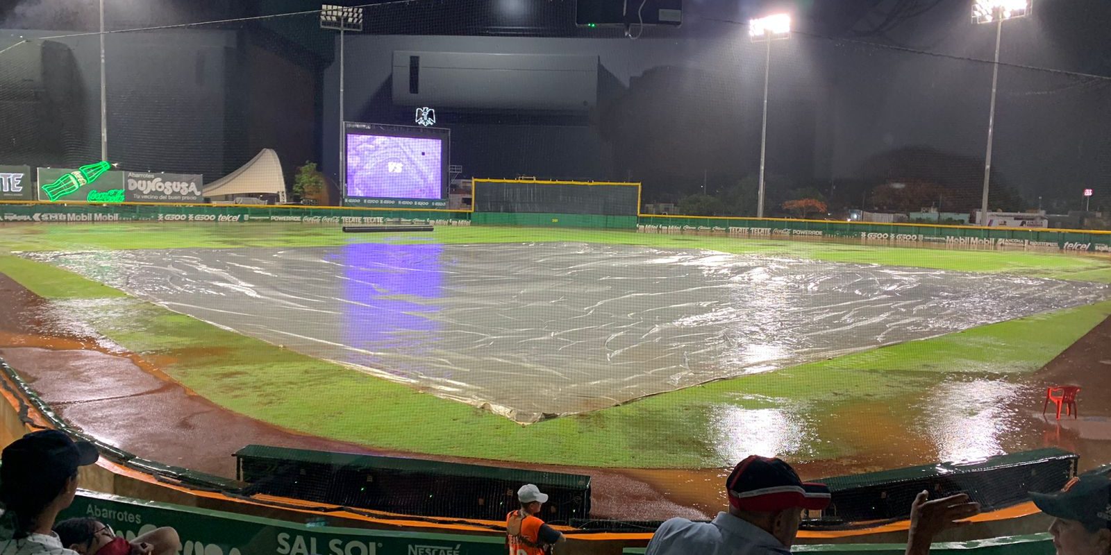 Leones de Yucatán vs. Bravos de León, juego 50 para ambos, 2o de la serie, suspendido por lluvia, 1 del 120624 en Kanasín, primera suspensión por lluvia en Kanasín
