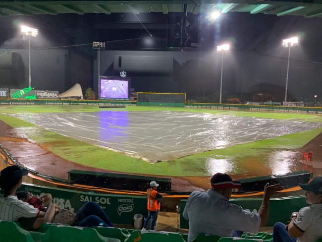 Leones de Yucatán vs. Bravos de León, juego 50 para ambos, 2o de la serie, suspendido por lluvia, 1 del 120624 en Kanasín, primera suspensión por lluvia en Kanasín