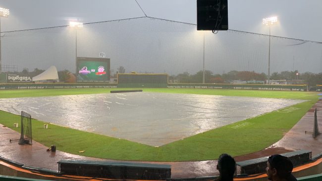 Leones de Yucatán vs. Conspiradores de Querétaro, juego 52 para ambos, 10 de la serie, 1a serie de Querétaro en la historia en Yucatán, juego suspendido por lluvia, 1 del 150624 en Kanasín