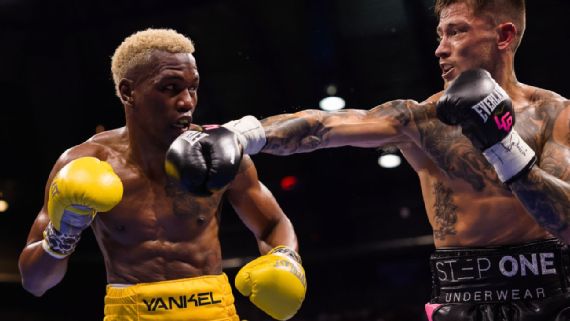 Liam Paro vs. Subriel Matías gdu 12 1 del 150624 en Manatí, Puerto Rico, ganó cetro mundial súperligero de la FIB