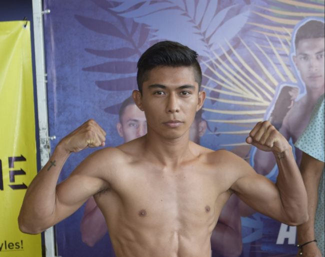 Russell Acosta pesaje vs. Irving Requena, del 030323 en Hotel Ybis Galerías