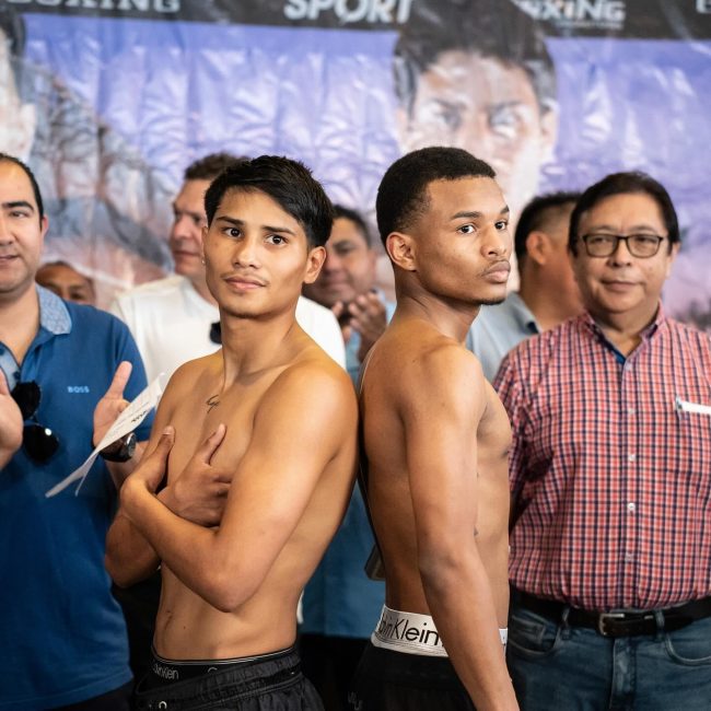 Yahir Alan Frank pesaje vs. Bairon Rodríguez colombiano, del 140624 en Ibis Galerías con Raúl Jiménez Ávila, Guillermo Brito jr. y Mario Abraham Xacur, pelea estelar