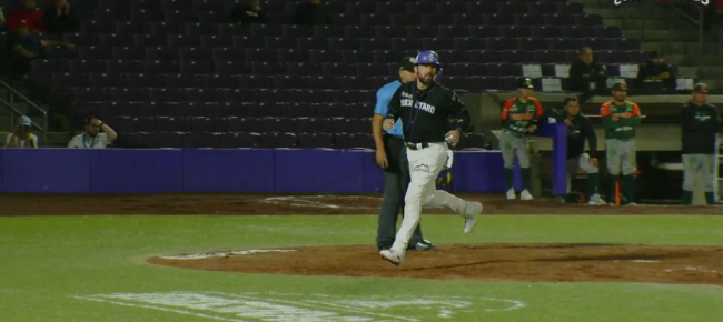 Conspiradores de Querétaro vs. Leones de Yucatán, juego 71, 1o de la serie, 12×2, 2 del 160724 en Querétaro, Ali Solís anota la 6a carrera de los Conspiradores