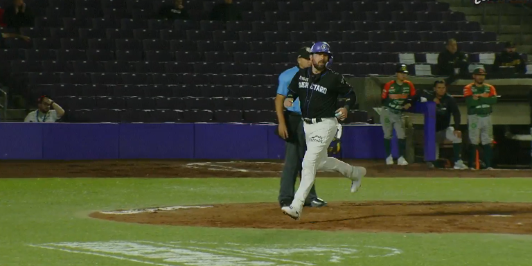 Conspiradores de Querétaro vs. Leones de Yucatán, juego 71, 1o de la serie, 12×2, 2 del 160724 en Querétaro, Ali Solís anota la 6a carrera de los Conspiradores