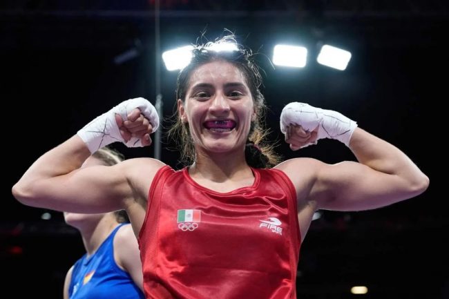 Fátima Herrera vencedora de Laura Fuertes de España, gdd 3 de 30-27, 28-29, 28-29, 29-28 y 29-28 primer combate, 16avos de final, del 280724 en París