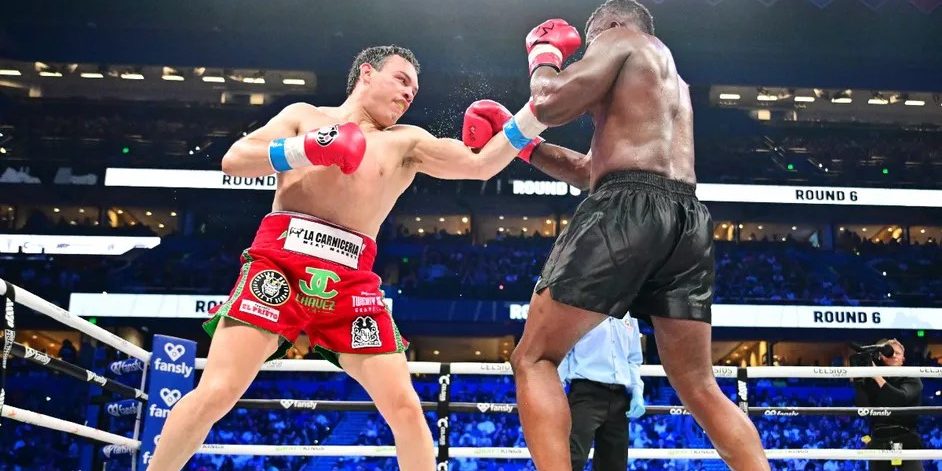 Julio César Chávez jr. vs. Uriah Hall, gdu 6 en su reaparición desde diciembre de 2021, 2 del 200724 en Tampa, Florida