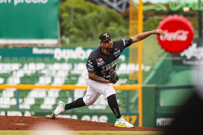 Leones de Yucatán vs. Olmecas de Tabasco, juego 5, primer play off, leones elimina a los Olmecas, 6×1, 4 del 130823 en Mérida, Félix Doubront, abridor y ganador 1-0 en play off