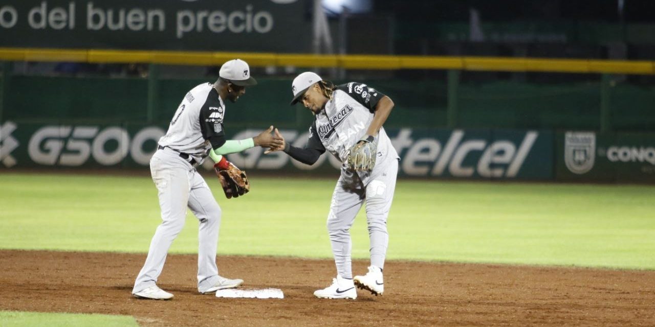Olmecas de Tabasco vs. Leones de Yucatán, juego 63, 1o de la serie, 9×4, del 060724 en Kanasín, Domingo Leyba derecha y Adeiny Hechavarría
