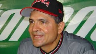 Alfonso Houston Jiménez con gorra de Oaxaca