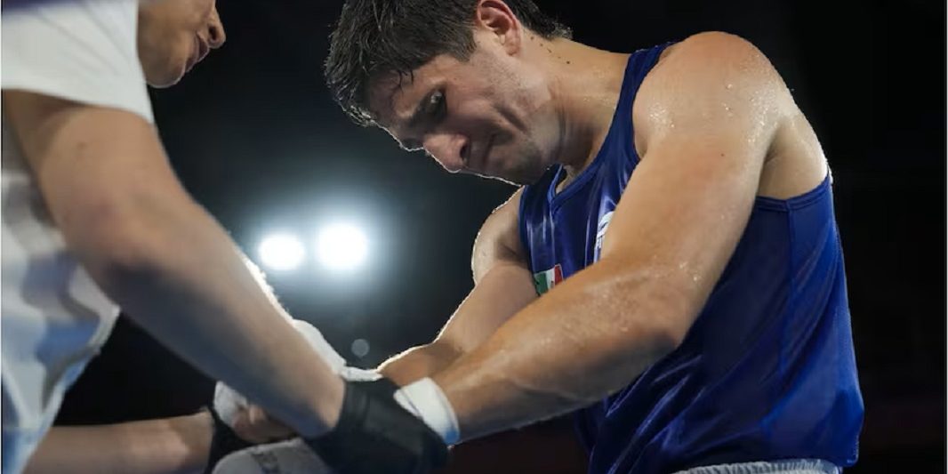 Azadkhuja Muydinkhujaev de Uzbekistán vs. Marco Verde gdu 5-0, ganó medalla de oro -71 kilos, 1 del 090824 en Juegos Olímpicos de París