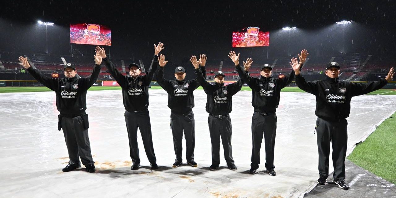 Diablos Rojos del México vs. Leones de Yucatán, juego 2, 2o play off, serie 1-0 a favor de los Diablos, 4×0, del 160824 en Ciudad de México, juego pospuesto tras suspensión en la 2a entrada por lluvia