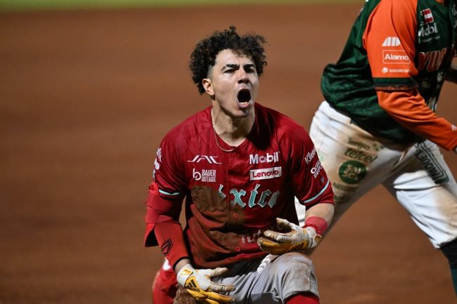 Diablos Rojos del México vs. Leones de Yucatán, juego 3, 2o play off, ventaja Diablos 3-0, 5×2, del 190824 en Kanasín, Carlos Sepúlveda triple en la 8a.