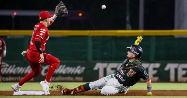 Diablos Rojos del México vs. Leones de Yucatán, juego 85, 2o de la serie, serie para los Diablos 7×0, del 310724 en Kanasín, Carlos Sepúlveda y Norberto Obeso