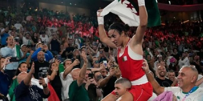 Imane Khelif vencedora de Yang Liu, ganadora del oro olímpico femenil de -66 kilos, peso wélter 1 del 090824 en París