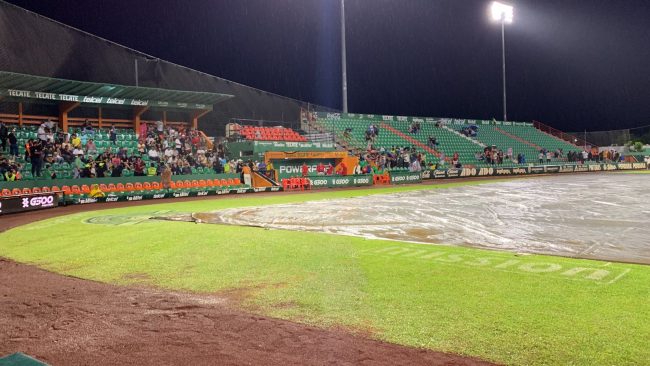 Leones de Yucatán vs. Diablos Rojos del México, juego 4, 2o play off, ventaja Diablos 3-0, pospuesto por lluvia, del 200824 en Kanasín, panucho park estadio Víctor Cervera Pacheco