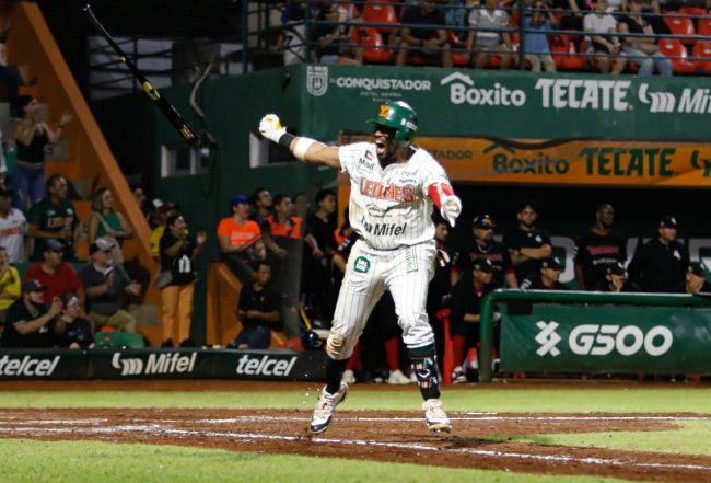 Leones de Yucatán vs. Guerreros de Oaxaca, juego 1 1er play off, 7×5, 4 del 040824 en Kanasín, Yadir Drake, hit productor de dos, del triunfo en la 8a