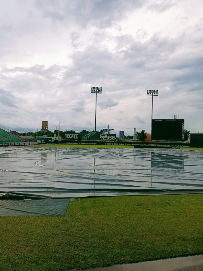 Leones de Yucatán vs. Guerreros de Oaxaca, juego 6, 1er play off, ventaja Oaxaca 3-2, del 110824 en Kanasín, suspendido por lluvia