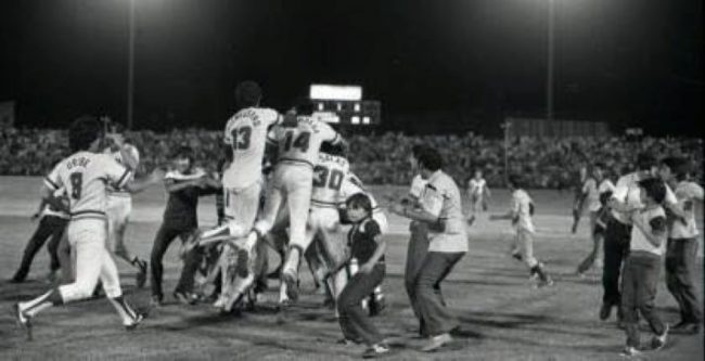 Leones de Yucatán vs. Indios de Ciudad Juárez, juego 6 serie final, Leones ganan campeonato 10×1, 1 del 190884 en Mérida