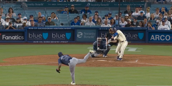 Manuel Bolón Rodríguez, 3a victoria de 2024, enrentando a Will Smith de los Dodgers, 1er rival de la noche, lo ponchó cantado en la 9a, del 240824 en Los Ángeles