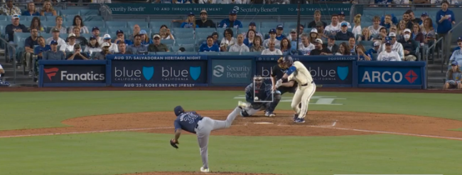 Manuel Bolón Rodríguez, 3a victoria de 2024, enrentando a Will Smith de los Dodgers, 1er rival de la noche, lo ponchó cantado en la 9a, del 240824 en Los Ángeles