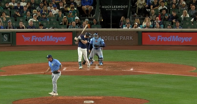 Manuel Bolón Rodríguez poncha a Luke Raley de los Marineros, 2 del 270824 en Seattle, out 27, su segundo salvamento del año,