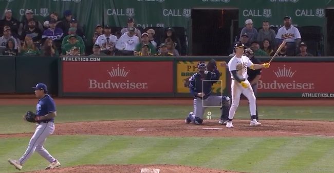 Manuel Bolón Rodríguez primer salvamento de 2024 en Ligas Mayores, vs. Oakland, ponchando a Zack Gelof, con cátcher Alex Jackson, Rays vencen 4×2 a los Atléticos, del 210824 en Oakland