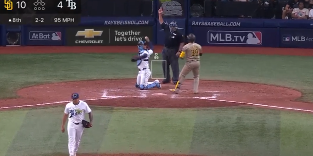 Manuel Bolón Rodríguez vs. Donovan Solano de San Diego, primer bateador 8a entrada, lo ponchó, del 300824 en Tampa, San Diego 13×5 a Tampa