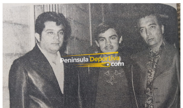 Víctor Cervera Pacheco con Vicente Pool y Jorge Omar Fajardo Pérez, Arena México, finales de 1974 con marca de agua