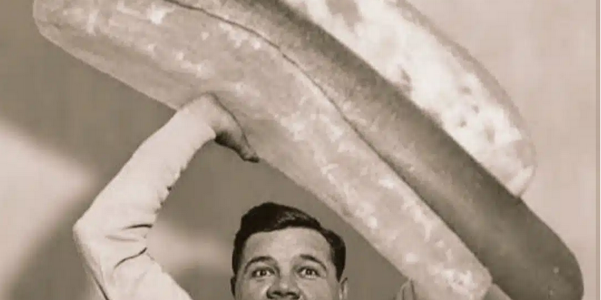 Babe Ruth con hot dogs