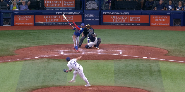 Manuel Bolón Rodríguez admite hit a Jonatan Clase, 4o rival de la tarde en 7a entrada del 200924 en Tampa, Rays vs. Azulejos 1×0