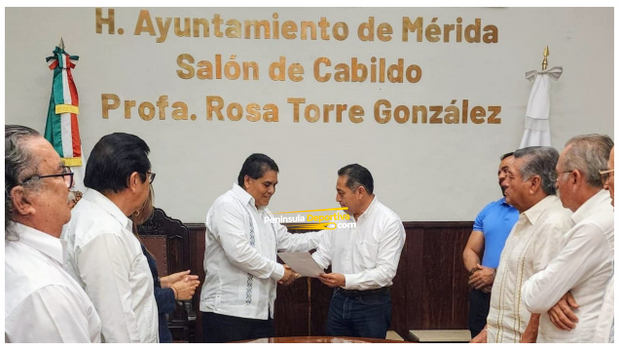 Jorge Martín Pech, asumiendo presidencia de la CBM, el 291024 de manos de Édgar Ramírez Pech, con el dr. Chanoc, Mauro Chalé, Raúl Jiménez Ávila con marca de agua