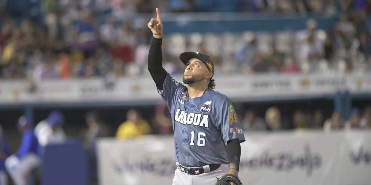 Yoanner Negrín con uniforme de los Tigres de Aragua